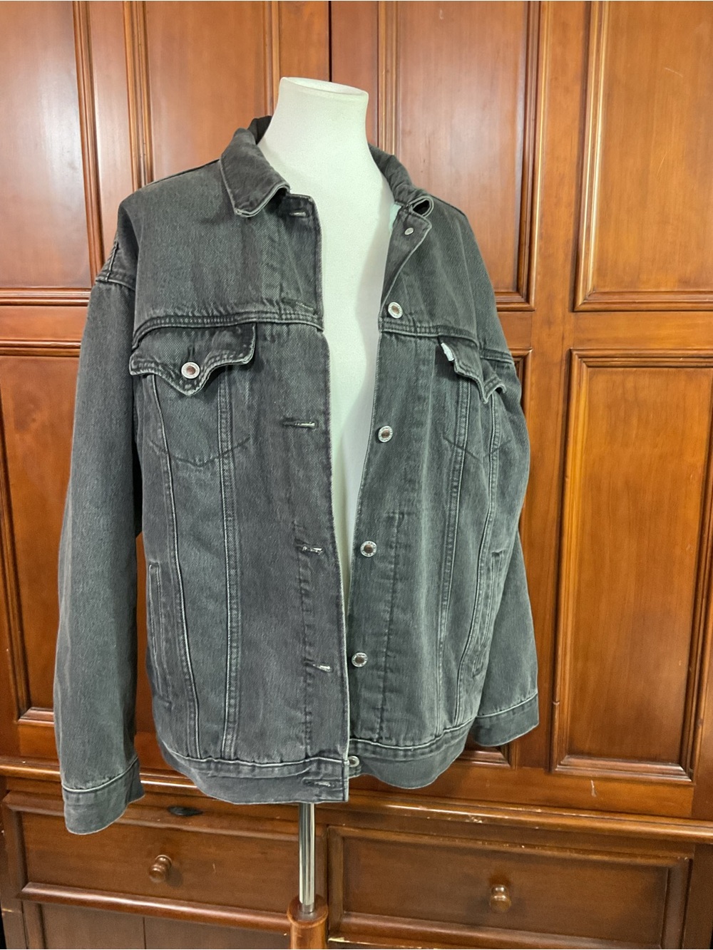 Levi’s Silver tab Women’s Distressed Black Jean Jacket Mint Lining Sz Med EUC As